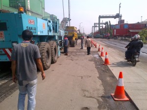 Scrapping PELINDO II Tanjung Priok. pengaspalan jalan jabodetabek aspal murah hotmix beton pembetonan jalan jabodetabek jakarta bogor bekasi
