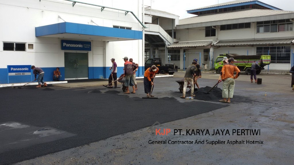 Pelapisan Jalan Lingkungan Pabrik Panasonic Jakarta, jasa perbaikan jalan, perawatan jalan, pelebaran, pemadatan jalan