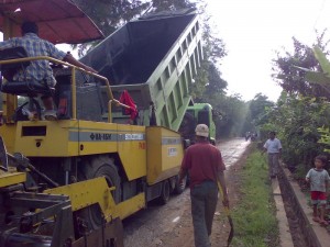Pengaspalan Hotmix Jalan Pemda Serang (2)  