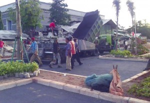 Pengaspalan Hotmix Halaman Parkir Depkeu Jakarta          